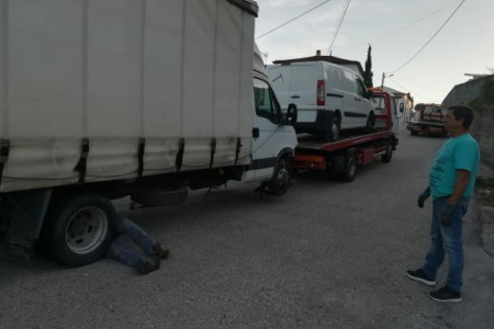 Reboque de pesados em ação