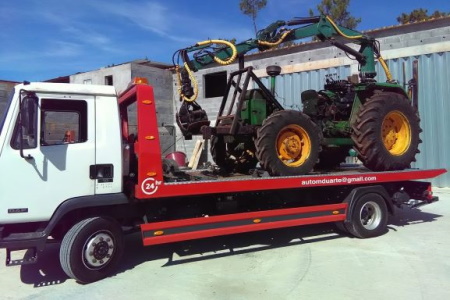 Reboque de pesados em ação