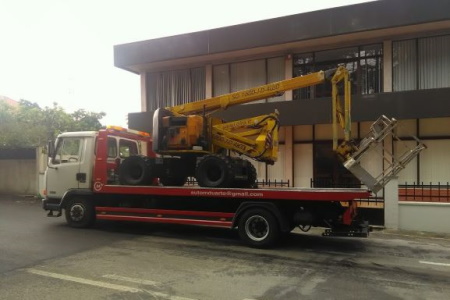 Reboque de pesados em ação