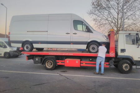 Reboque de pesados em ação