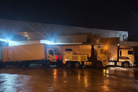 Reboque de pesados em ação