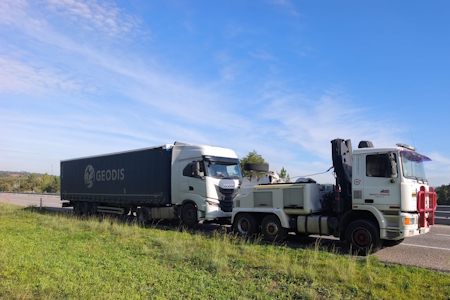 Reboque de pesados em ação