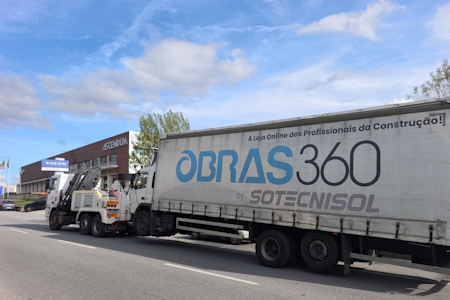 Reboque de pesados em ação