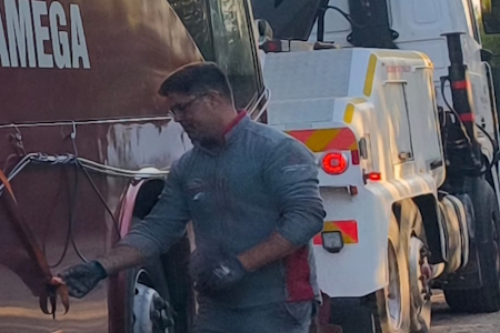 Reboque de pesados em ação