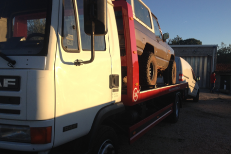 Reboque de pesados em ação