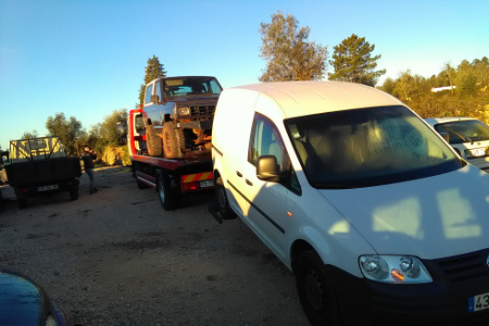 Reboque de pesados em ação